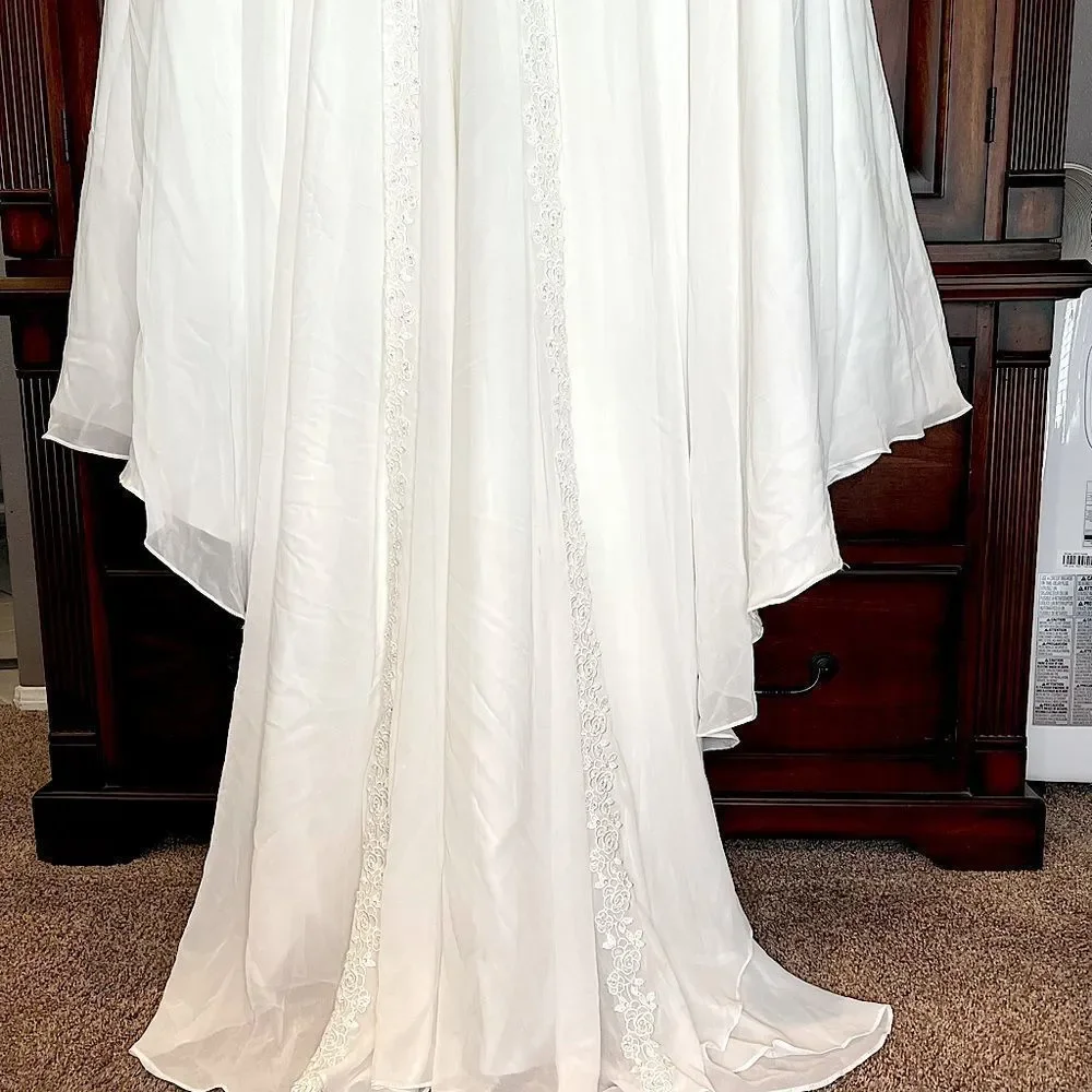 David’s Bridal Chiffon Beaded Empire Plus Size
Wedding Dress White size: 16W - Picture 14 of 14